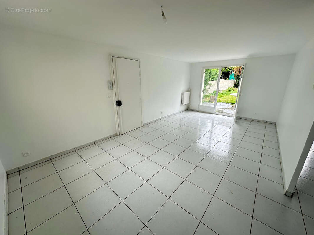 Maison à SAVIGNY-LE-TEMPLE