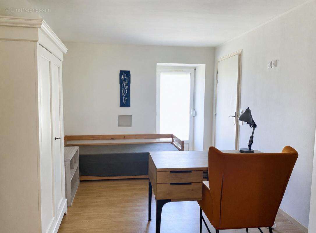 Propriété en pierre 208 m² dont 45 m² de véranda + grange 180 m² – Accessible PMR – 7000 m² – 20 min de Vannes! - photo 10