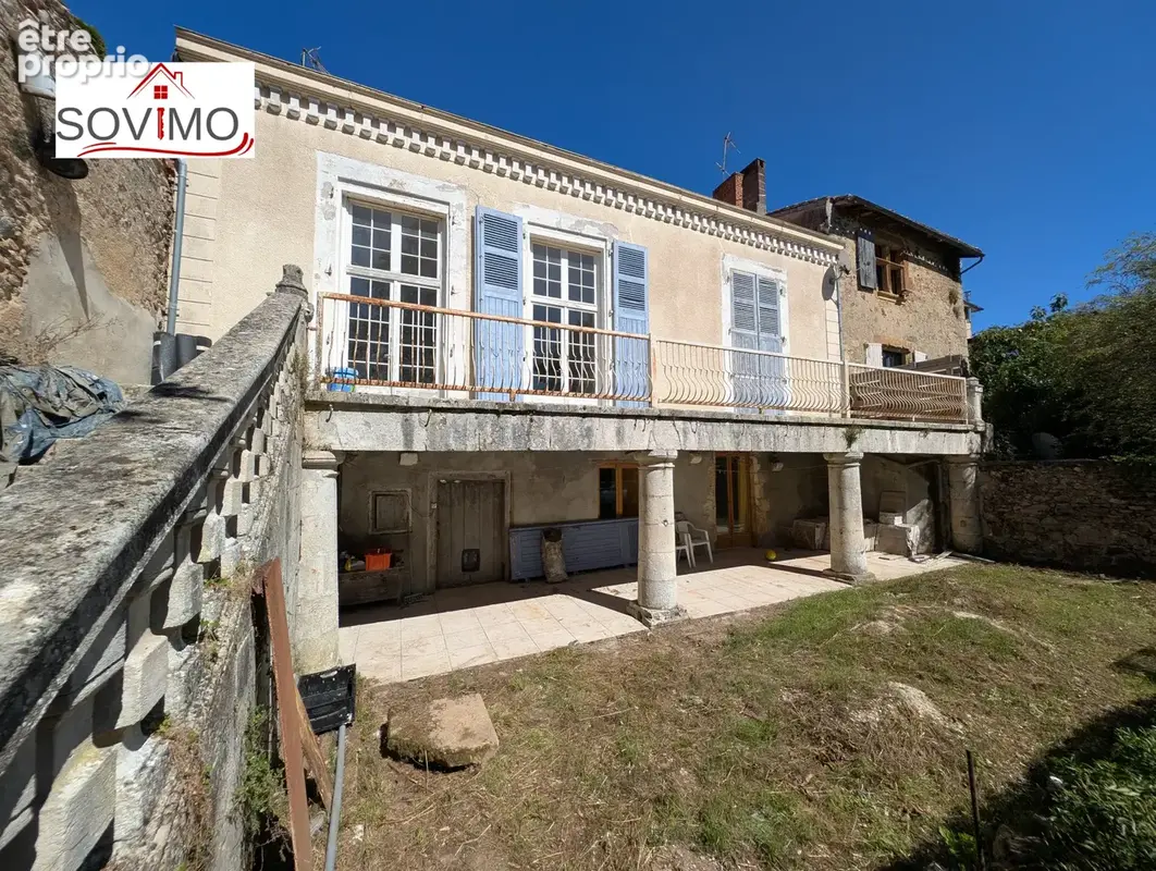 Dans le centre historique de confolens,  investissement locatif : immeuble  4 appts, cour intérieure et jardin - photo 12