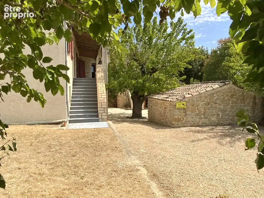 Maison en pierre avec piscine et son terrain 3000 m2 - photo 22