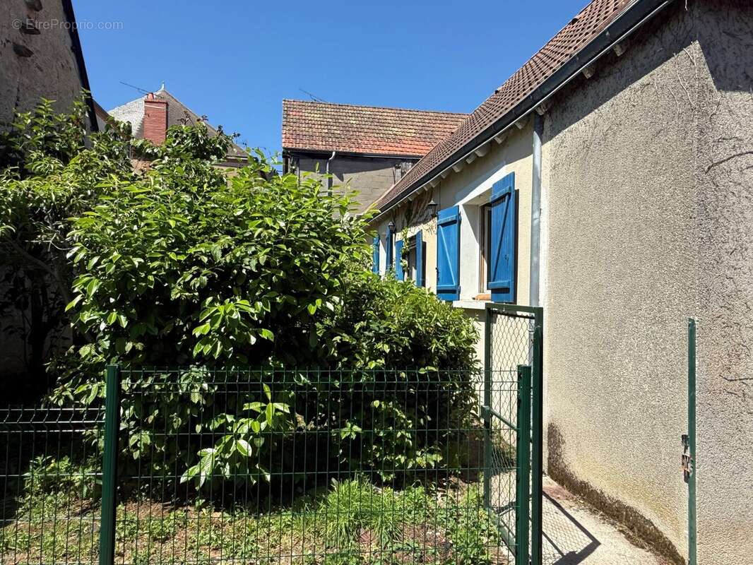 Maison à SAINTE-SEVERE-SUR-INDRE