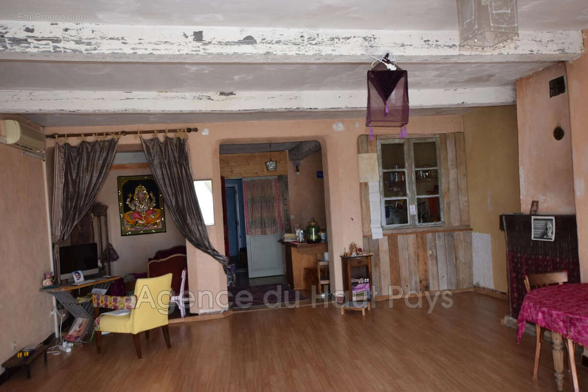 Maison 139 m² à Saint-Cezaire-Sur-Siagne  - photo 5