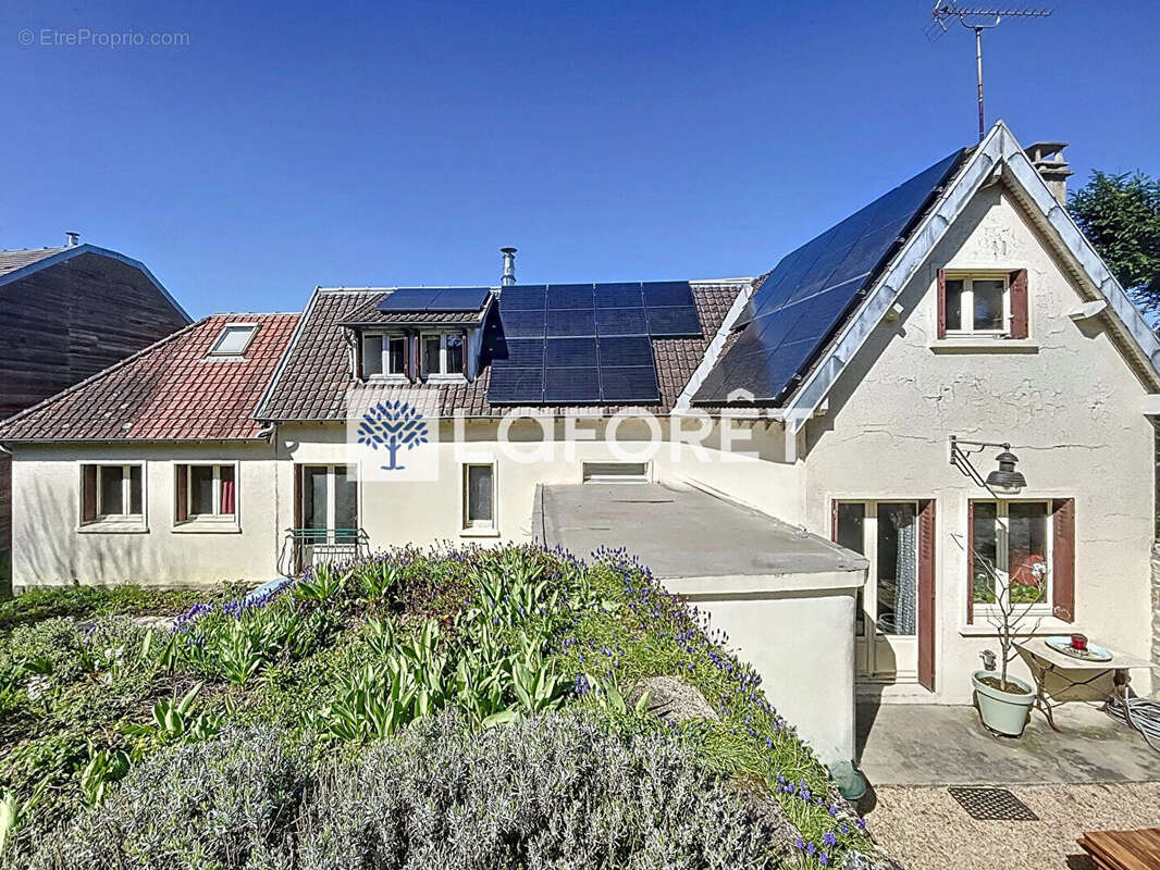 Maison à THIVERVAL-GRIGNON