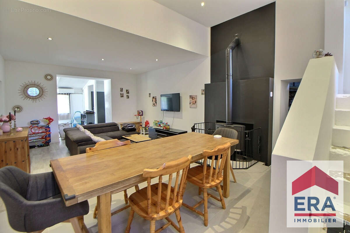 Maison à SAINT-MONTAN