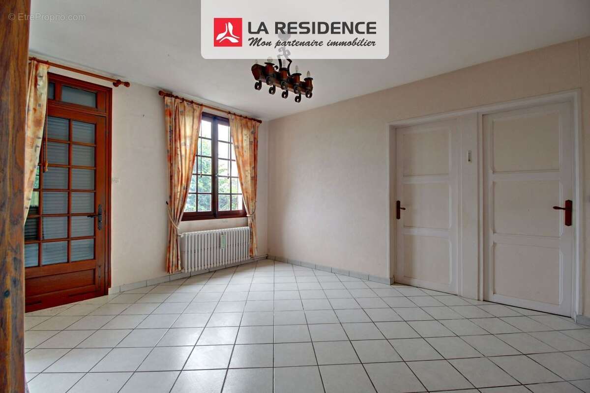 Maison à COURCELLES-SUR-SEINE