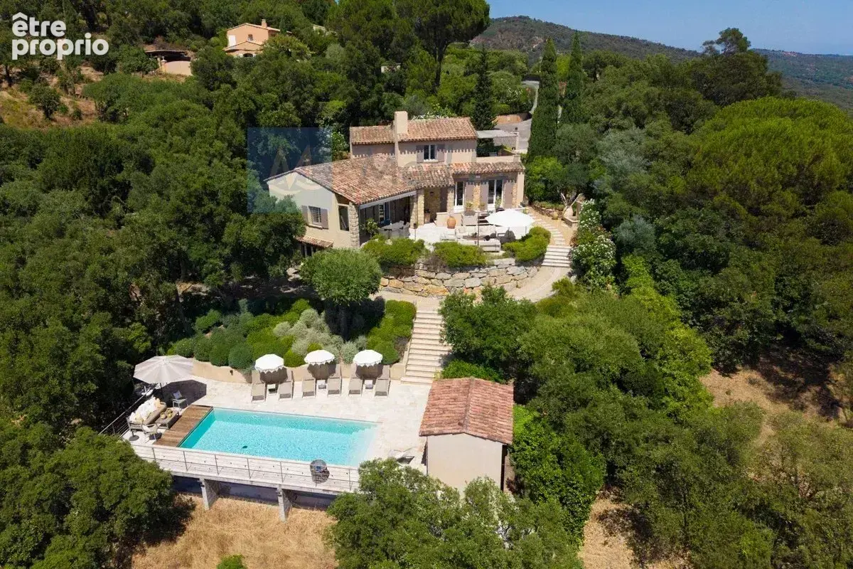 Villa d'exception avec vue panoramique à Grimaud. - photo 2