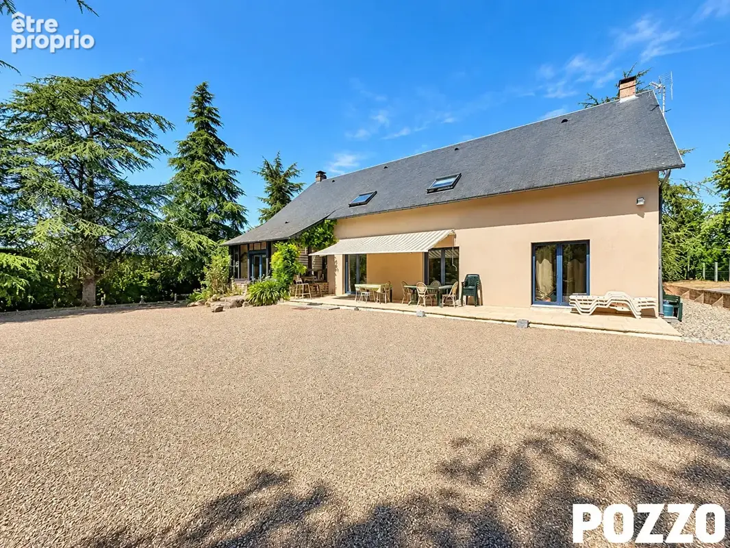À VENDRE - Maison dans le bourg de Bréhal de 255m² au calme avec parc arboré - photo 2