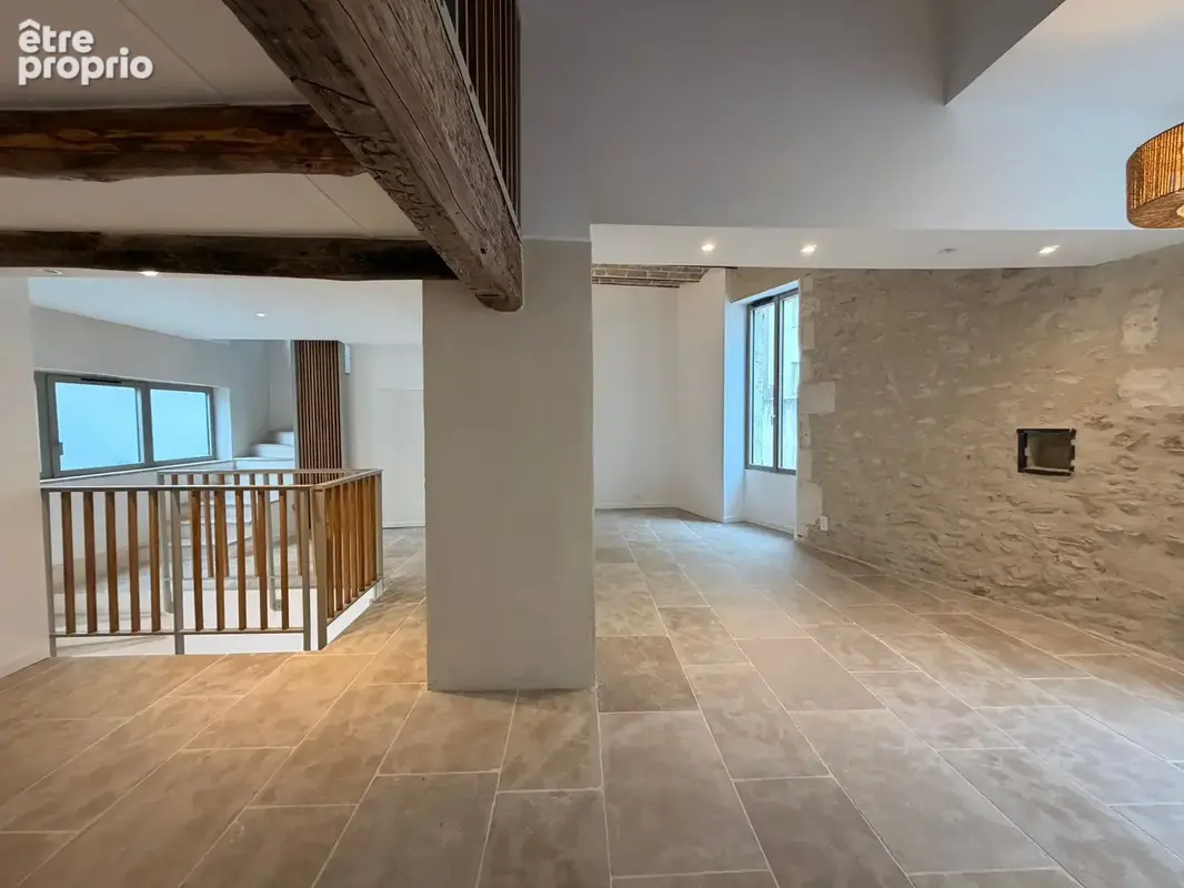 NIMES VAUBAN/CROIX DE FER Magnifique maison rénovée de 165m2 4 pièces, garage 46 m2, terrasse 35 m2 - photo 9