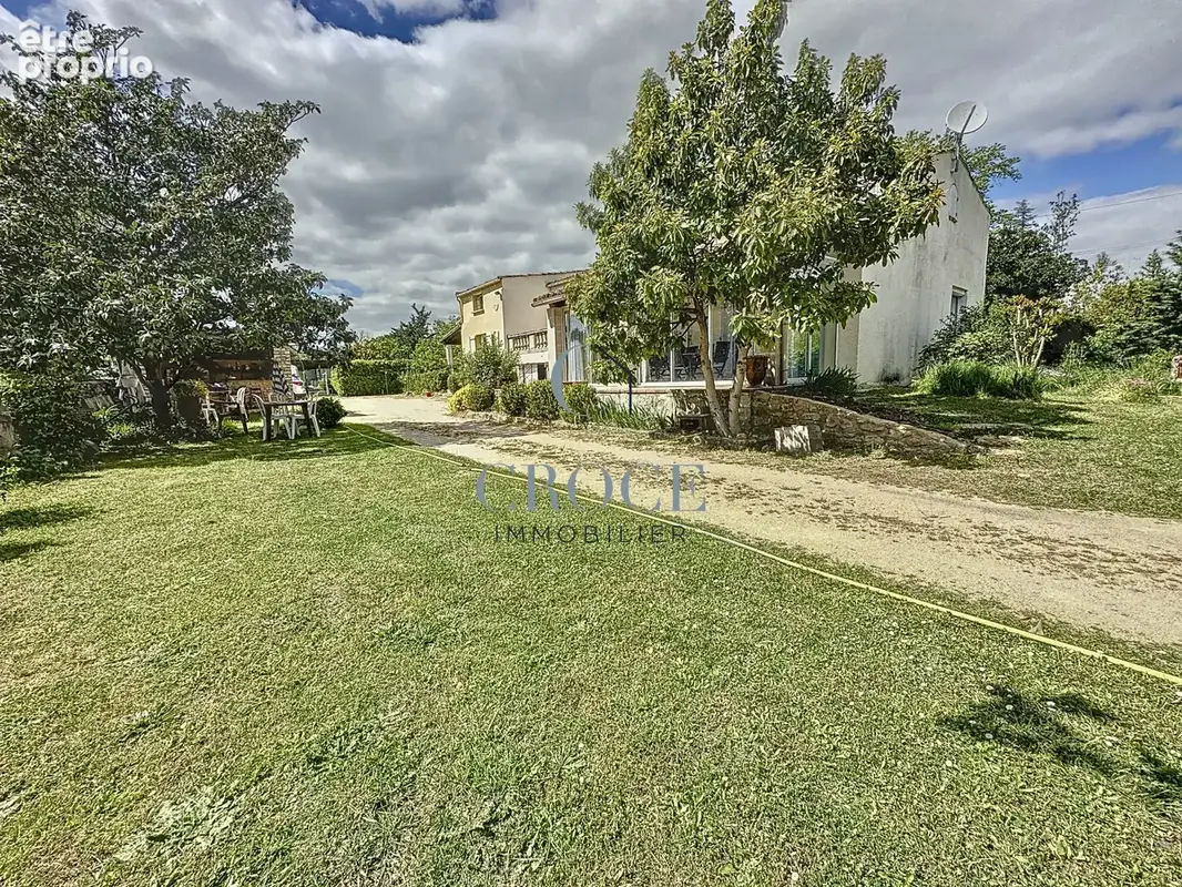 Maison 9 pièces 236 m² à vendre à Montaren-Et-Saint-Mediers (30700) - photo 2