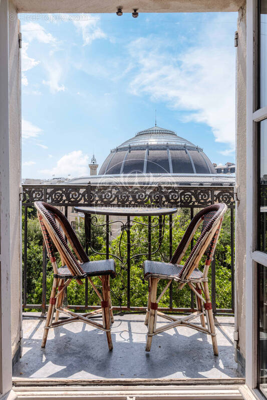 Appartement à PARIS-1E