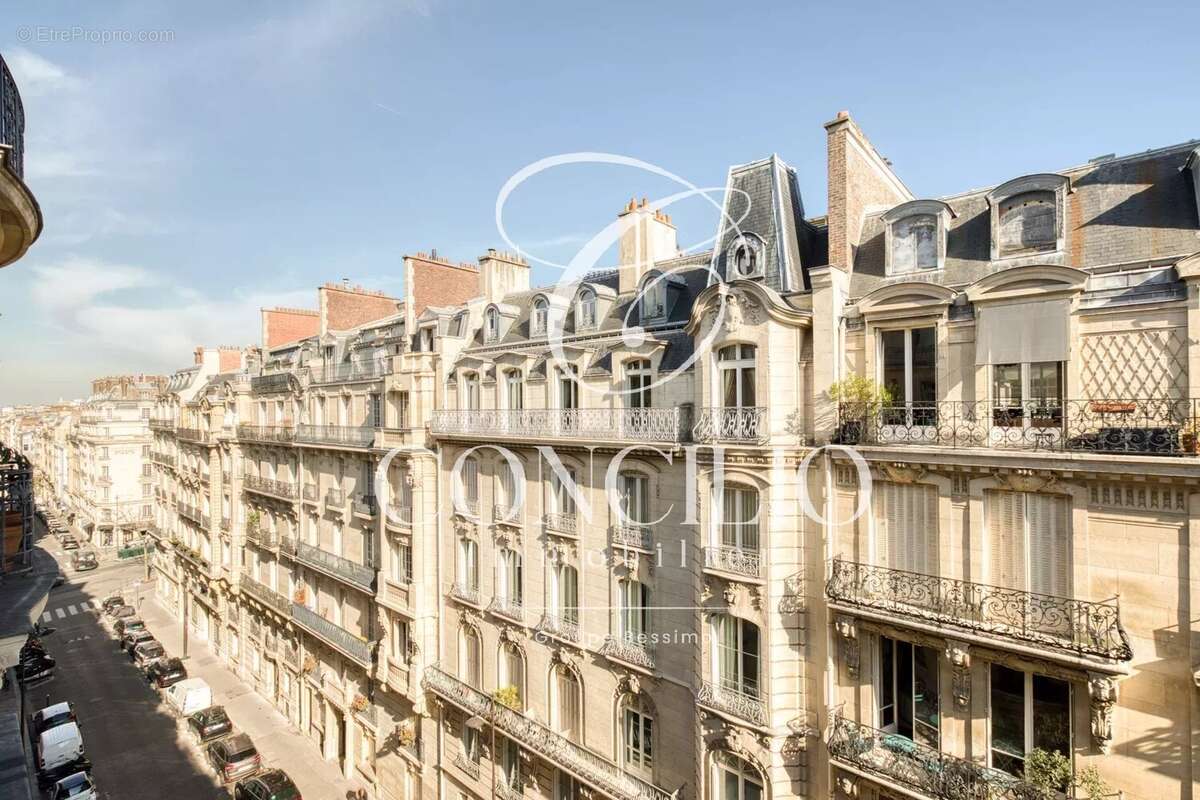 Appartement à PARIS-17E