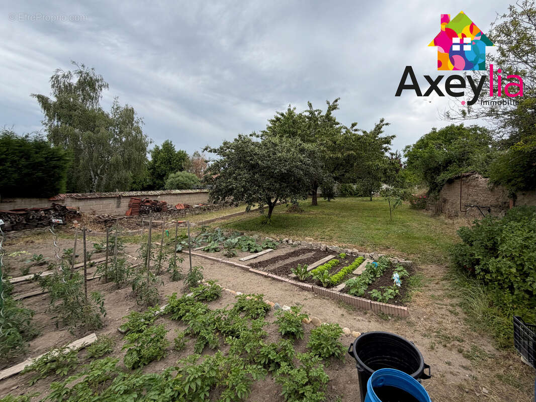 A vendre - secteur saint martin lestra - maison de village avec cour et terrain non attenant - photo 10