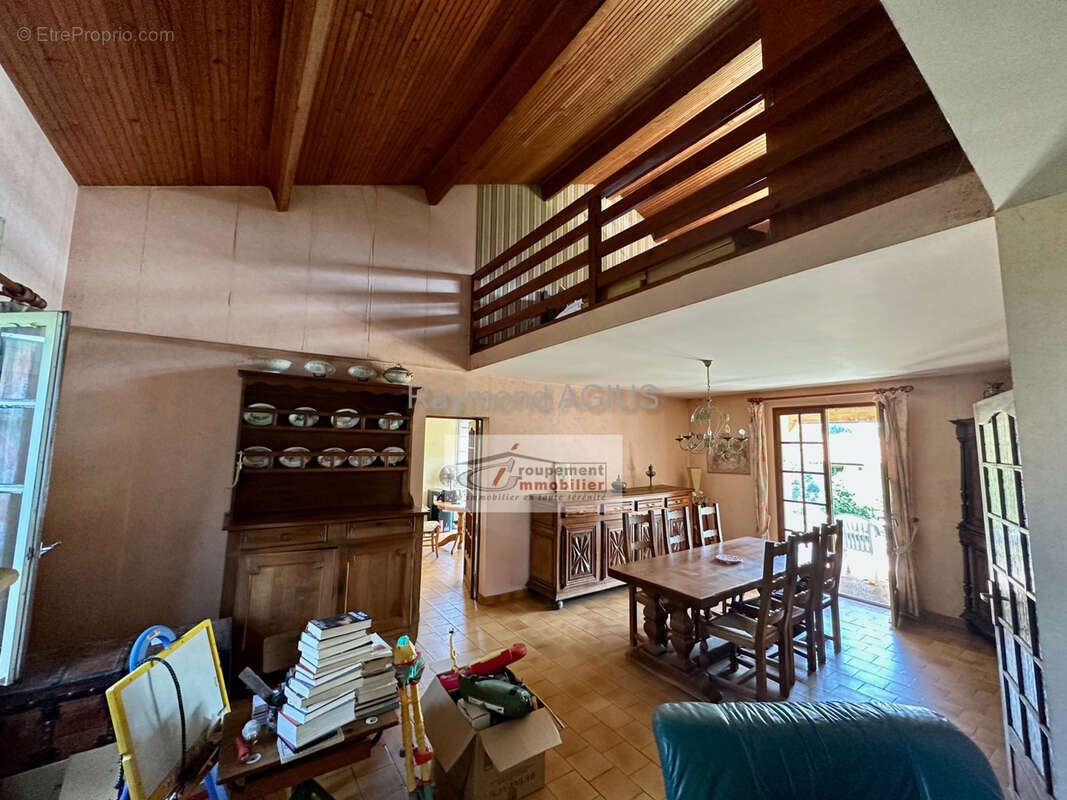 Maison à SAINT-SEURIN-DE-PRATS