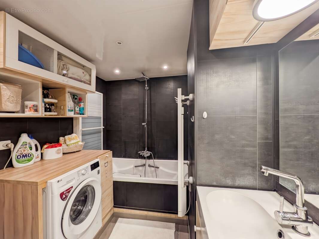 Dpt Haute Savoie (74), à vendre THONON-LES-BAINS - Lumineux T3 de 63m² avec double balcon – Secteur très recherché - photo 7