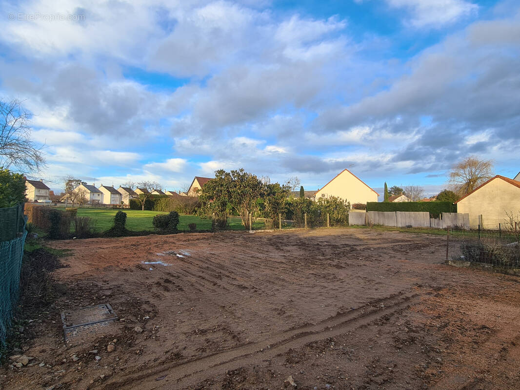 Terrain à YZEURE