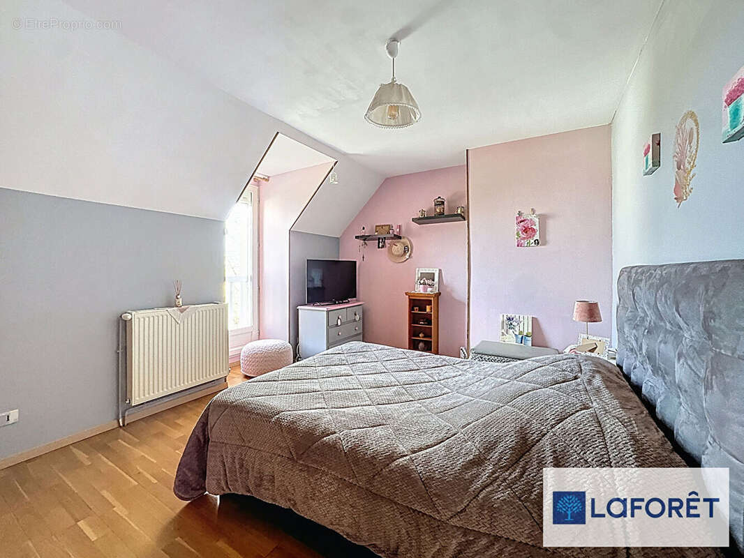 Maison à NEAUPHLE-LE-CHATEAU