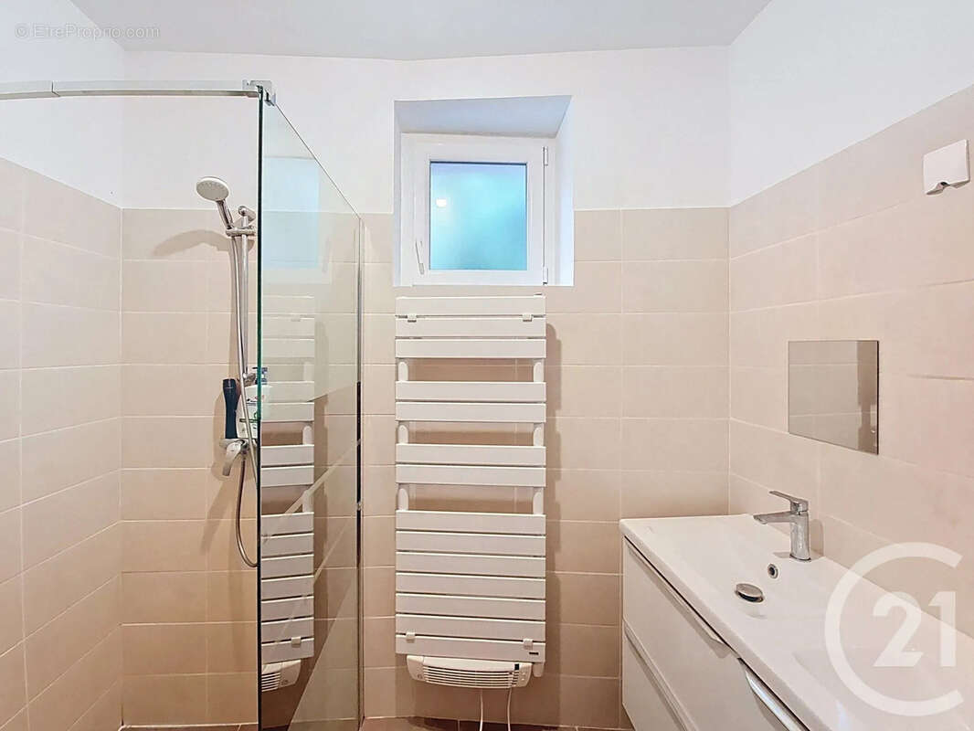 Maison à SAINT-PIERRE-DE-CHANDIEU