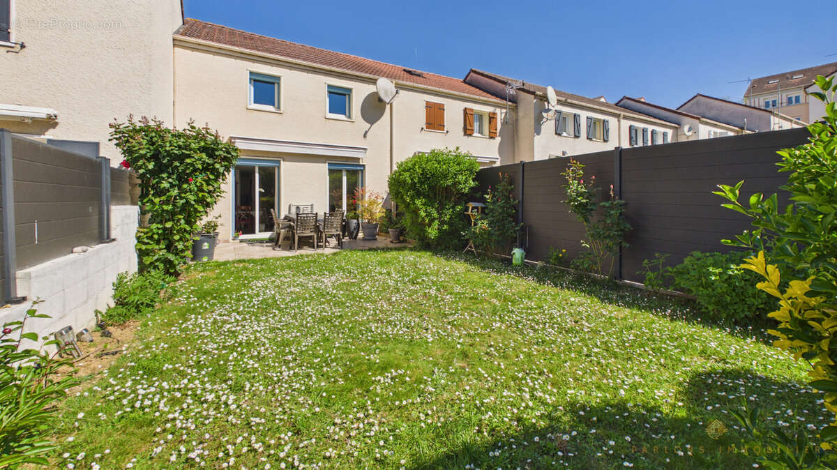 Maison à CORBEIL-ESSONNES