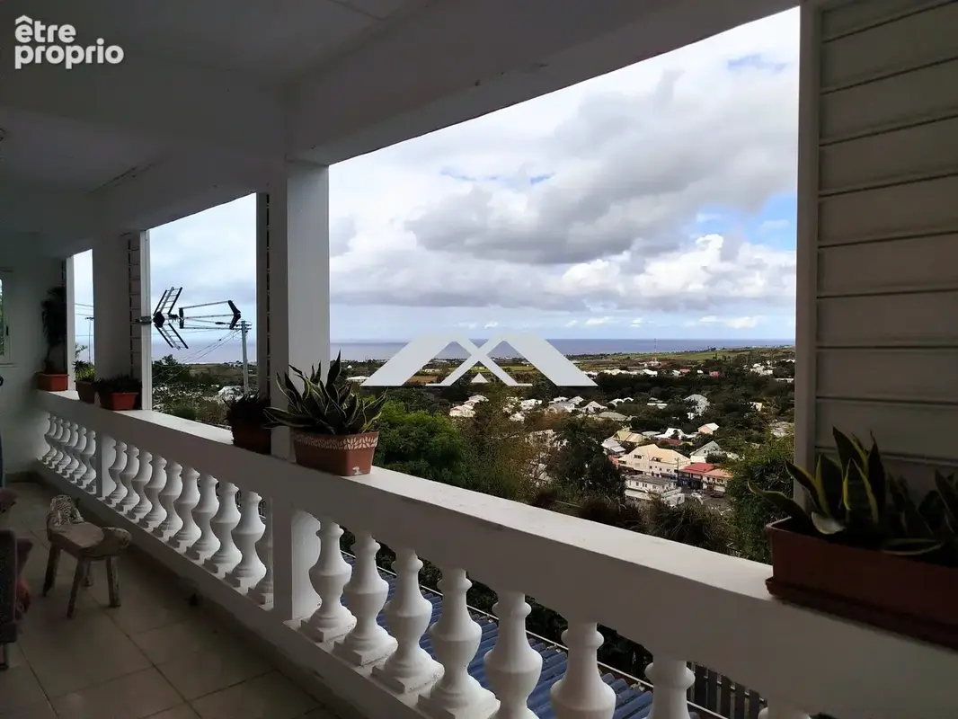 Maison 8 pièces 237 m² à vendre à Saint-Denis (97490) - photo 2