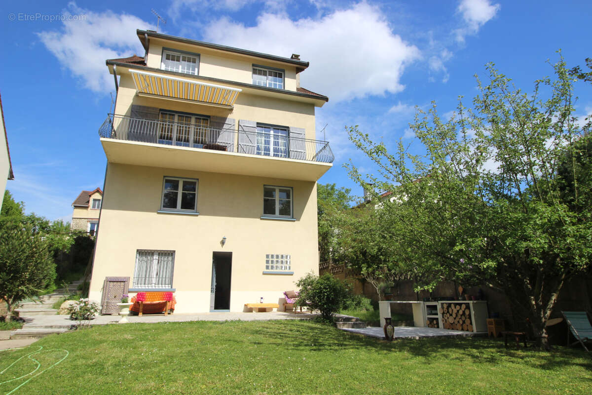 Maison à VARENNES-JARCY