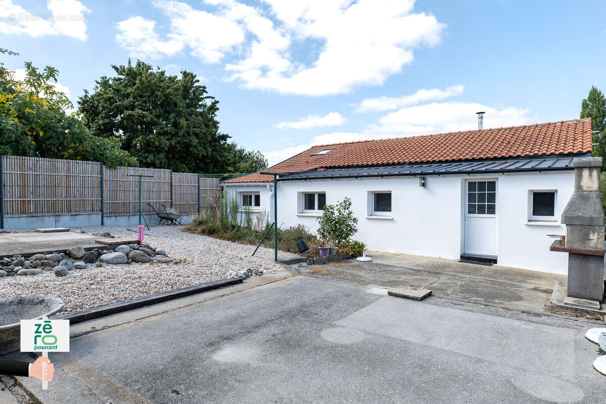 Maison familiale de plain-pied de 116 m2 avec garage sur 620 m2 de terrain   Commequiers - photo 2