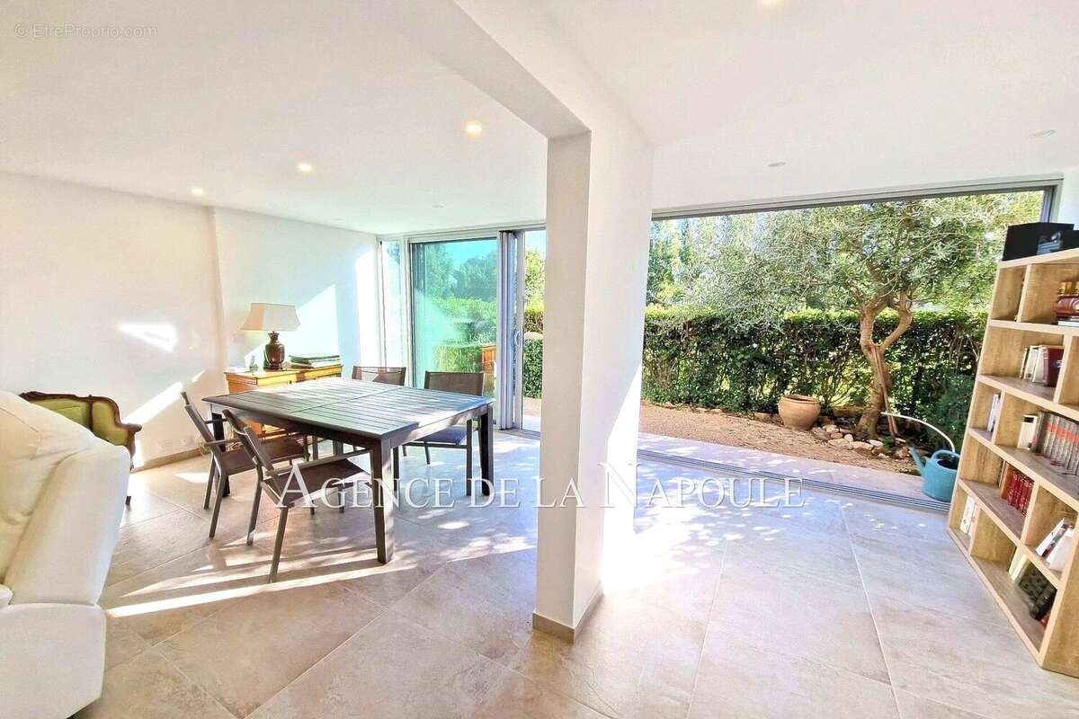 Appartement à MANDELIEU-LA-NAPOULE