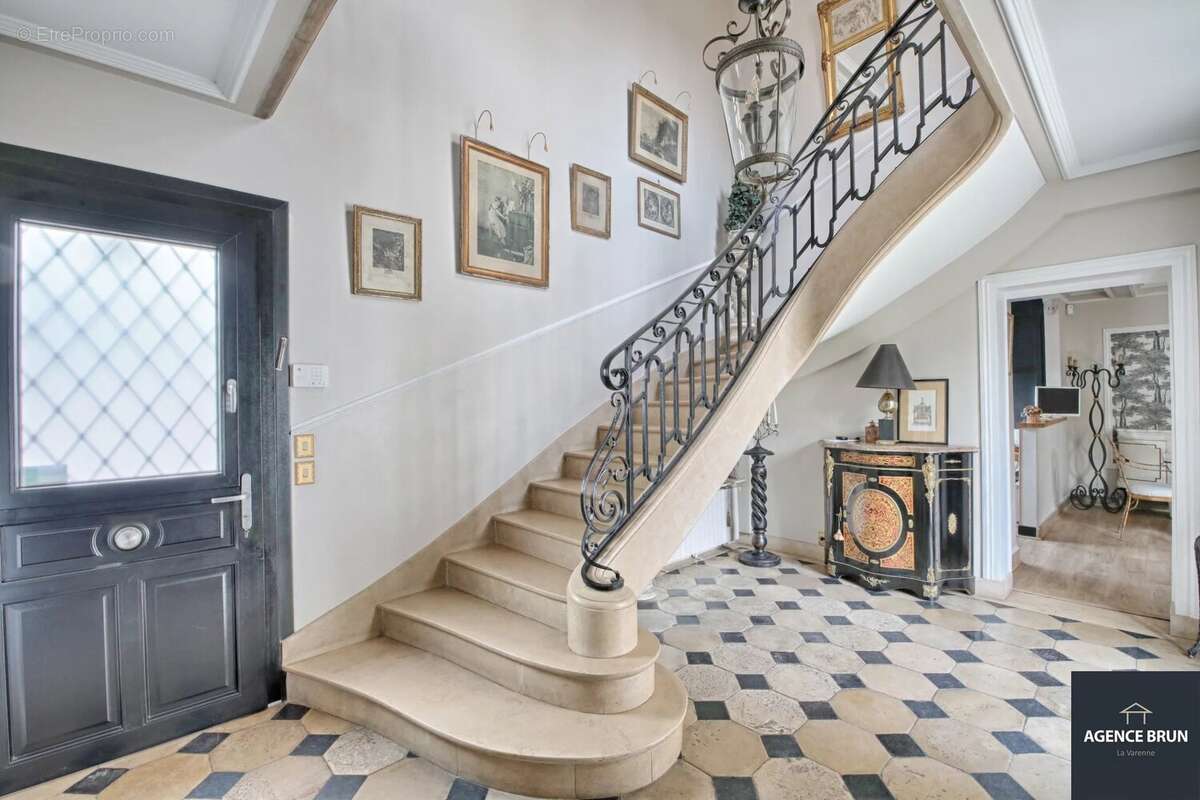 Maison à SAINT-MAUR-DES-FOSSES