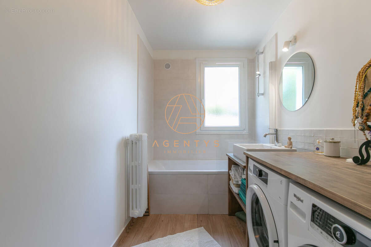 Appartement à SAINT-MAUR-DES-FOSSES