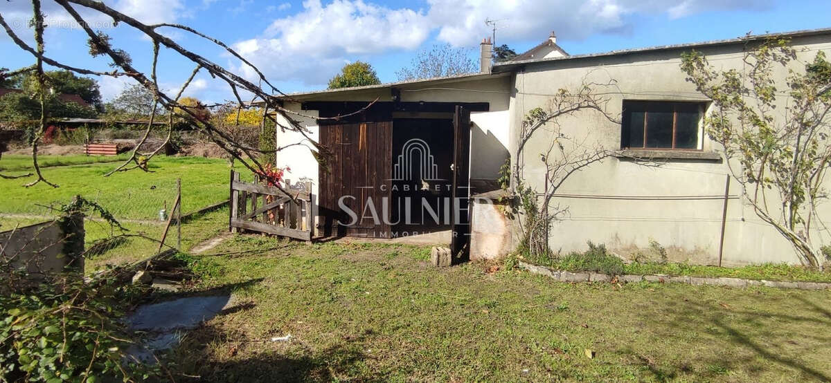 Maison à SELLES-SAINT-DENIS