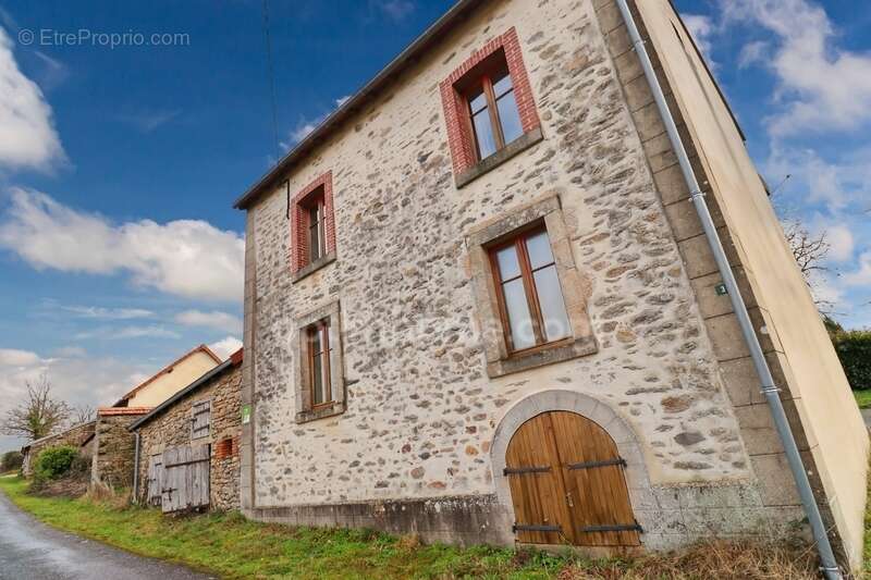 Maison à ARNAC-LA-POSTE