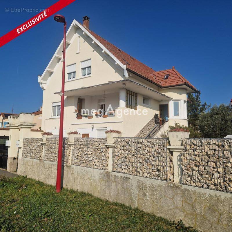 Maison à SAINT-CLAIR-DU-RHONE