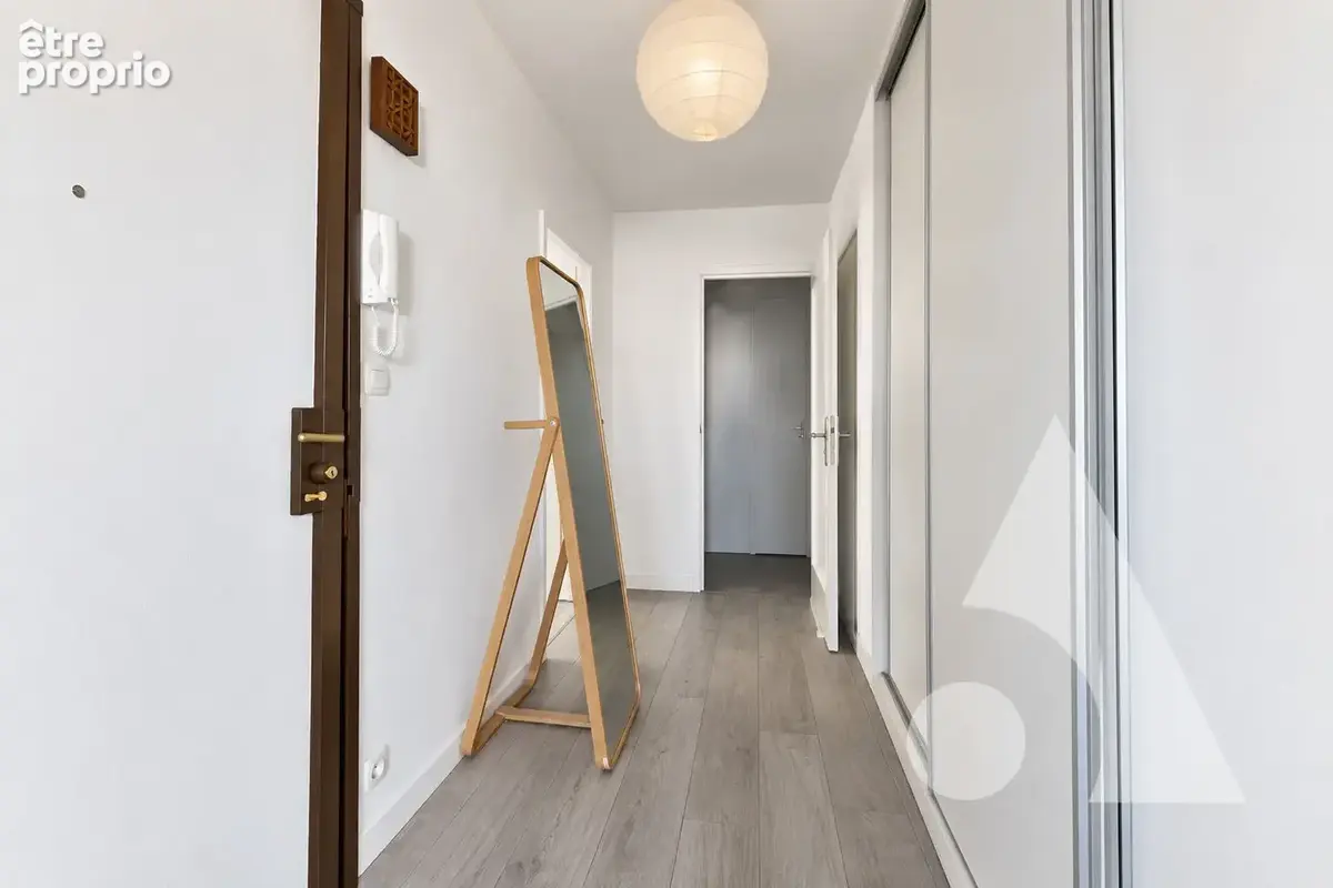 Appartement F4 avec terrasse et box. - photo 9