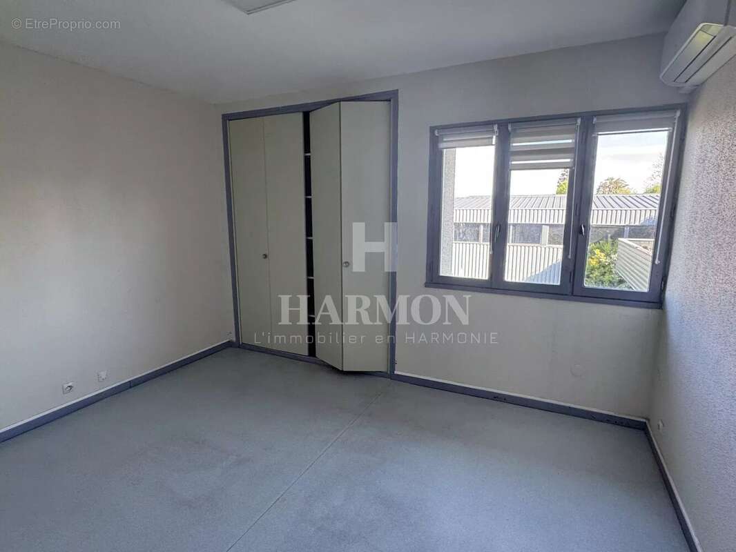 Commerce à SERRES-CASTET