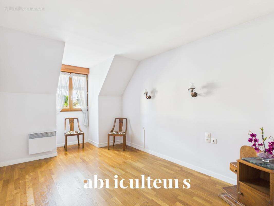 Maison familiale de 107m² avec terrasse et jardin - en vente à Versailles Porchefontaine (78000) - photo 15