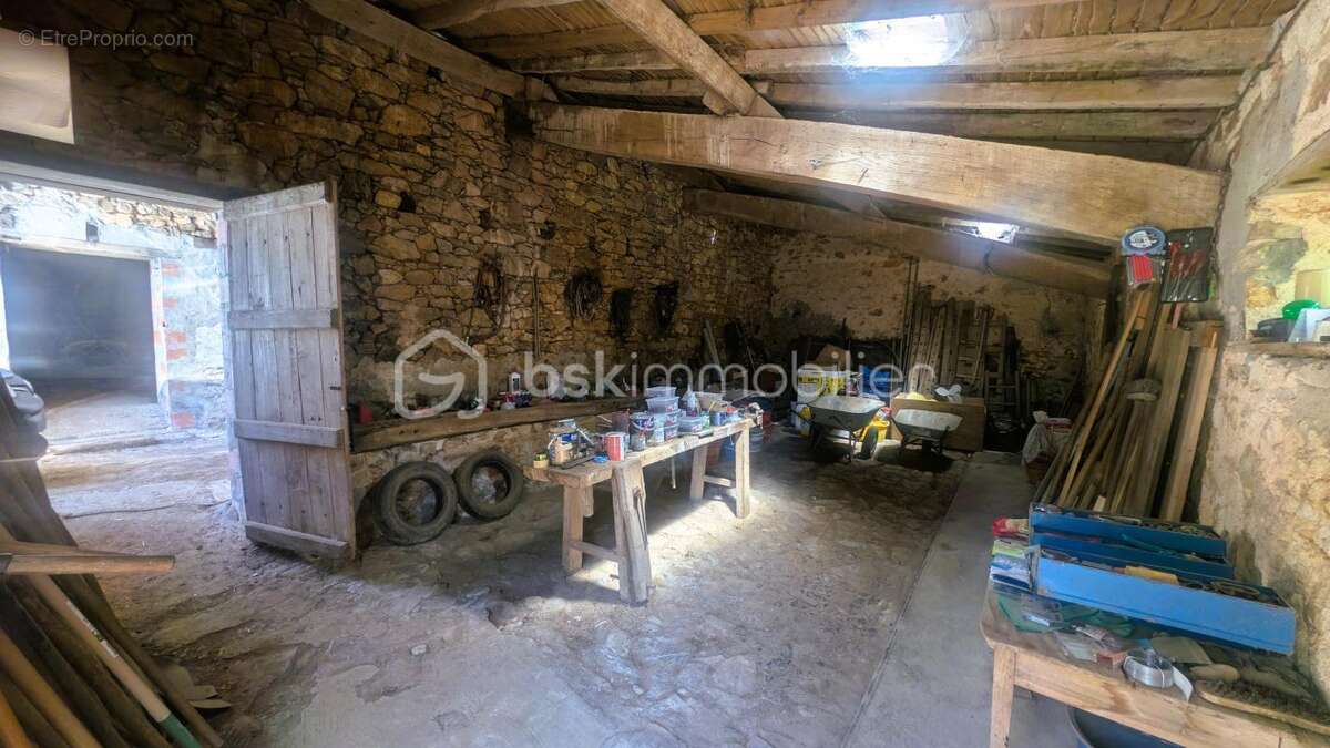 Maison à rénover avec nombreuses dépendances - photo 16