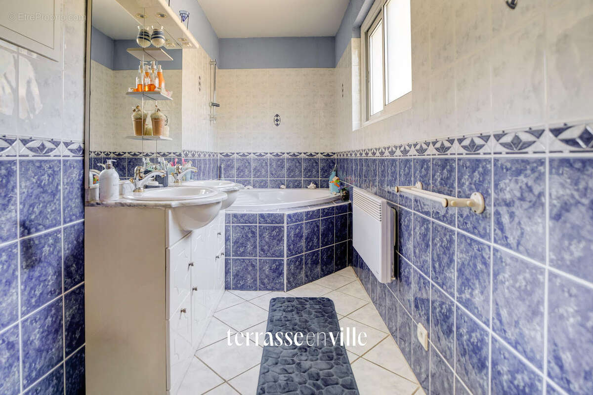 Maison à CARNOUX-EN-PROVENCE