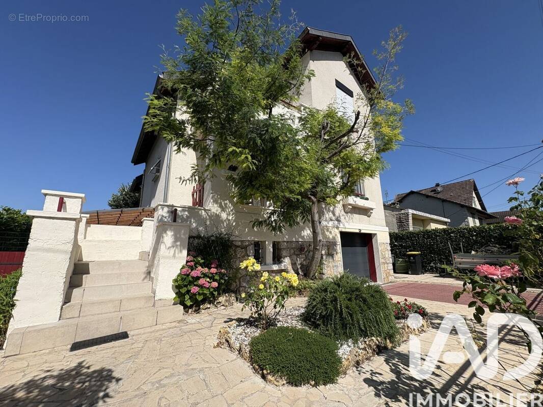 Photo 1 - Maison à TERRASSON-LAVILLEDIEU