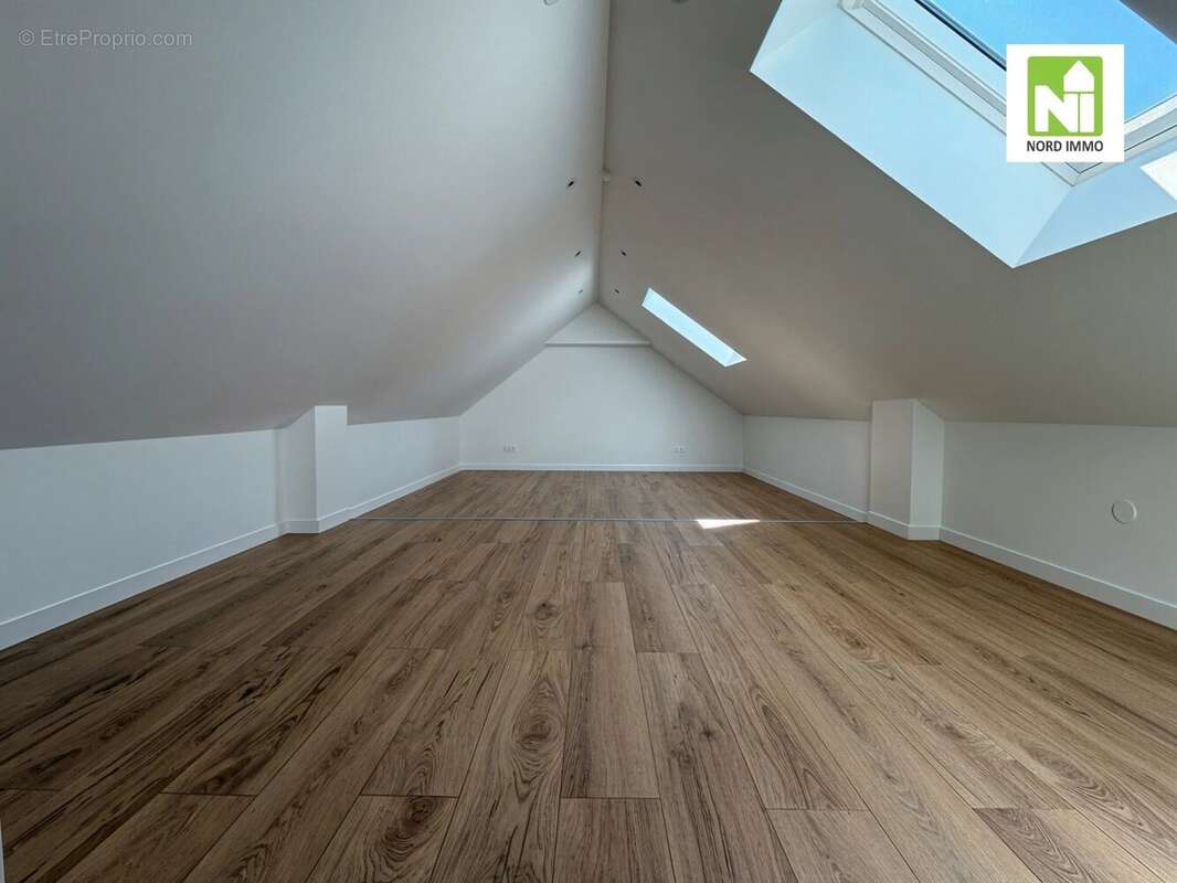 Maison semi plain pied 140m2 - Pont-à-Marcq - T4 - photo 10