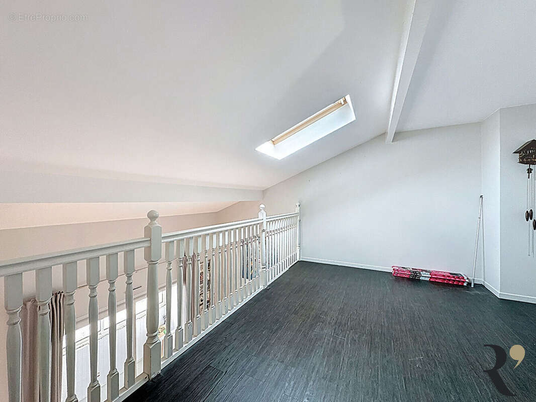 Appartement Duplex T4, 85m² dernier étage, Guilheméry - photo 9