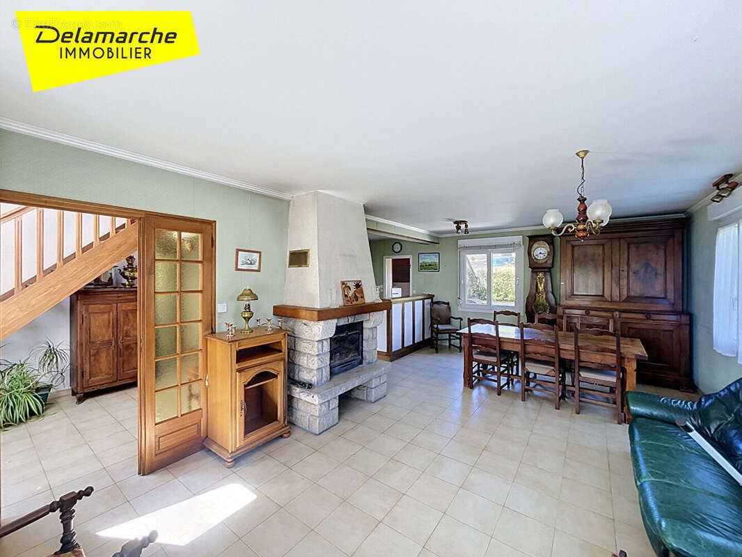 Maison  6 pièces , 4 chambres , terrain à vendre à La Lucerne d'Outremer (50320) - photo 2
