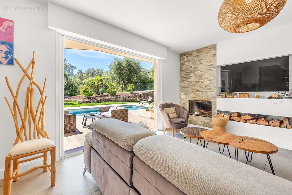 Maison à ROQUEFORT-LES-PINS