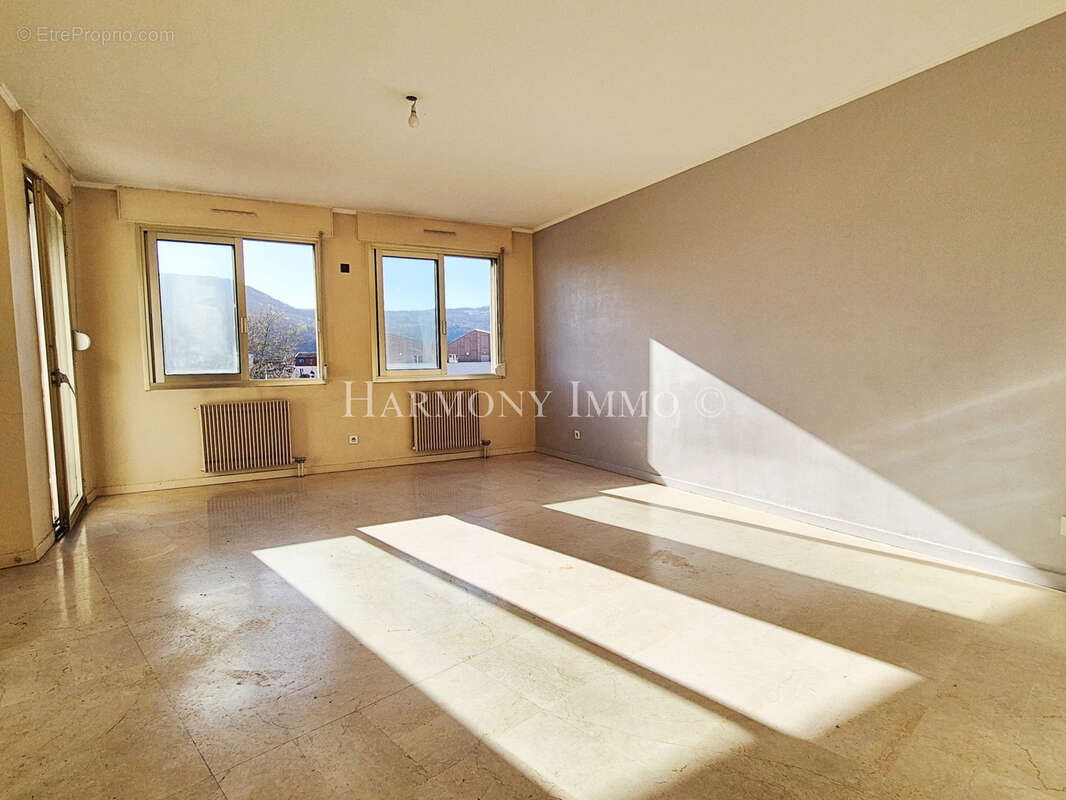 Appartement à FONTAINES-SUR-SAONE