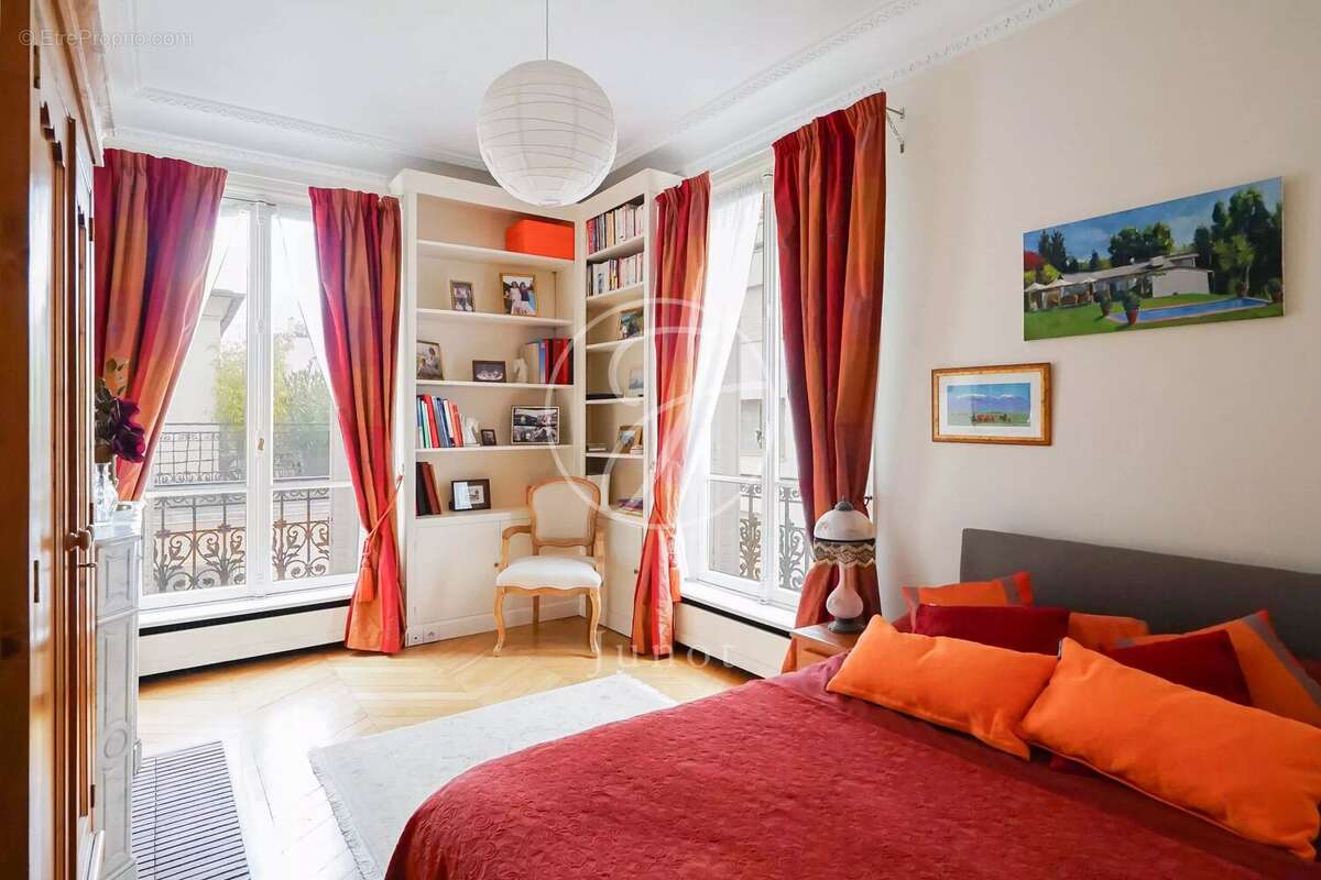 Appartement à PARIS-7E