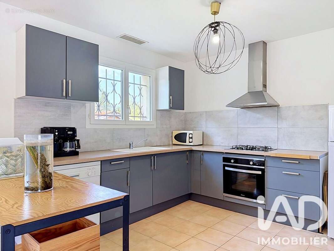 Maison 80 m² à Saint-Hilaire-Du-Bois  - photo 3