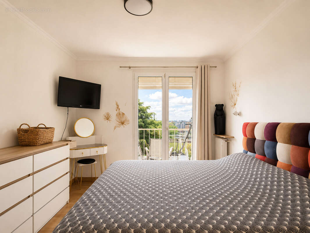Appartement à COURBEVOIE