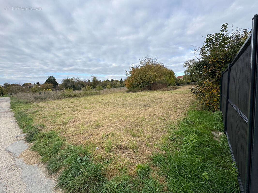 Terrain à ENNERY