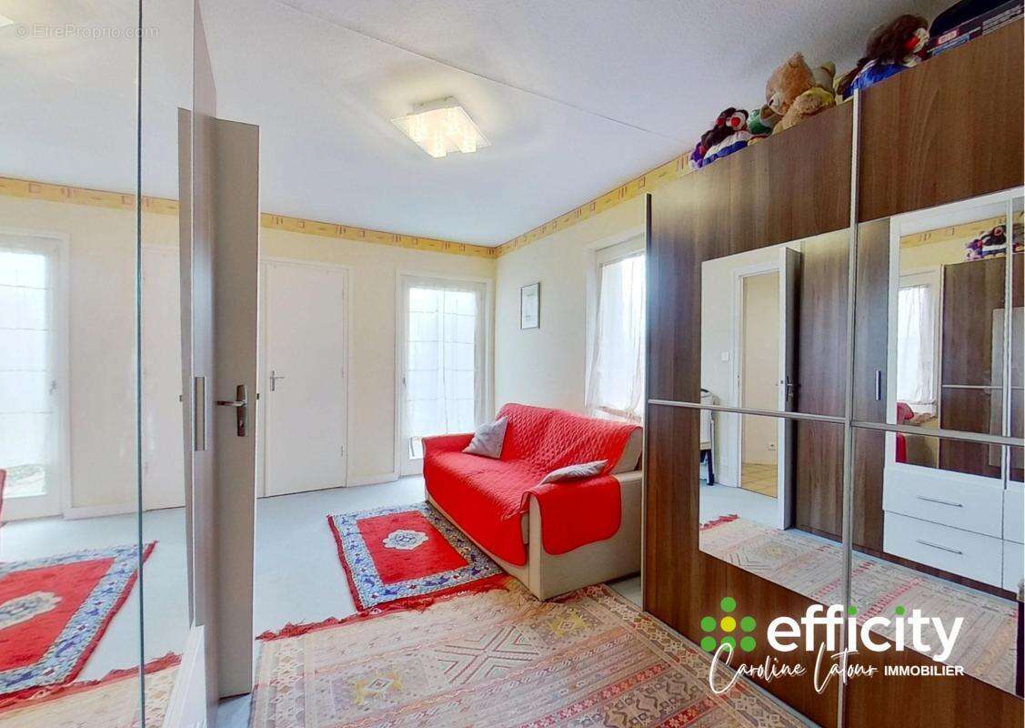 Maison 136 m² à Saint-Etienne-Le-Molard  - photo 16