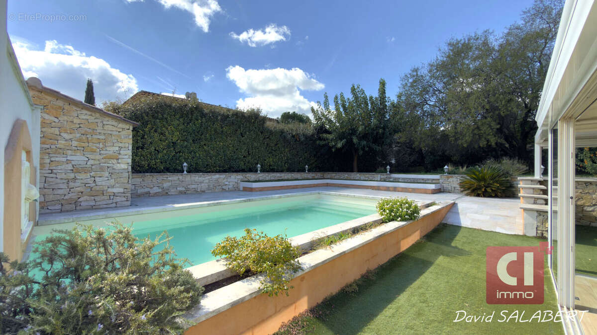 Maison à CUGES-LES-PINS