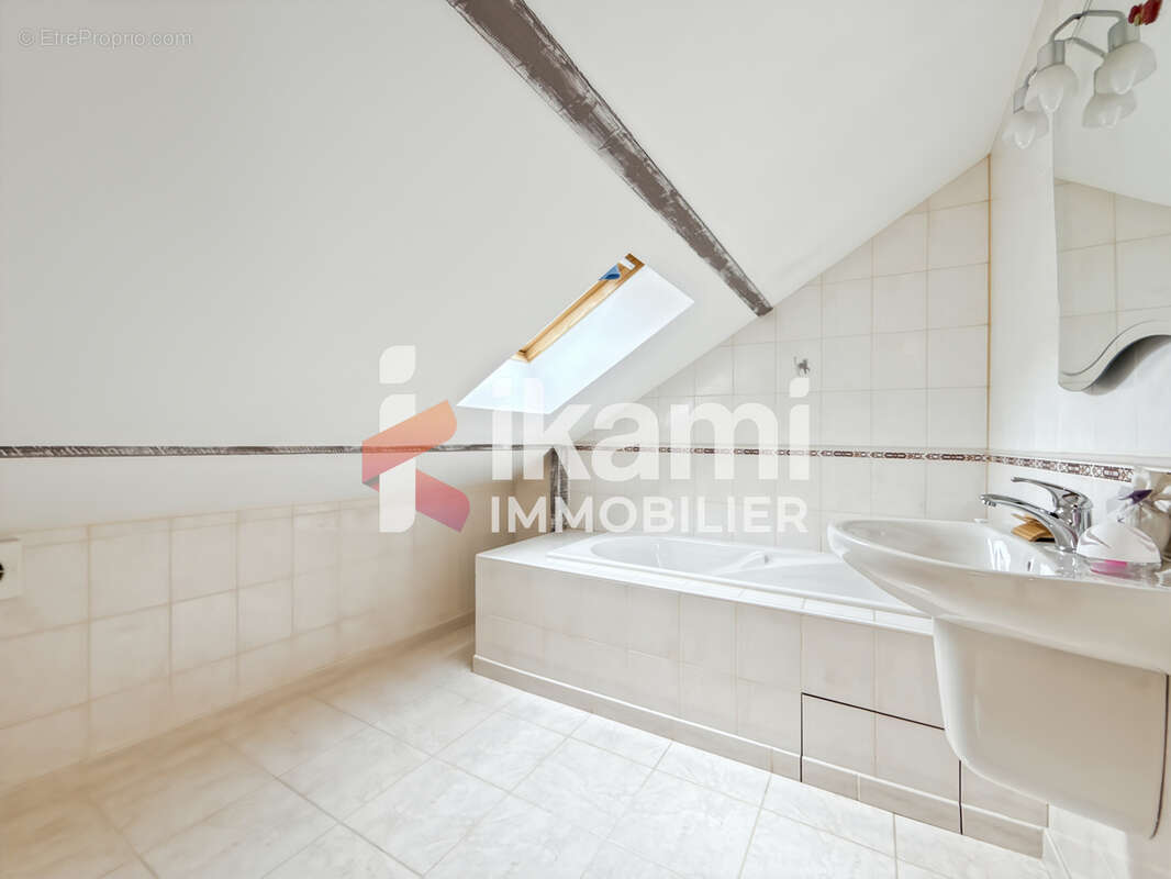 Maison 7 pièces de 102 m2 à Villeneuve sur Yonne 89500 - photo 13