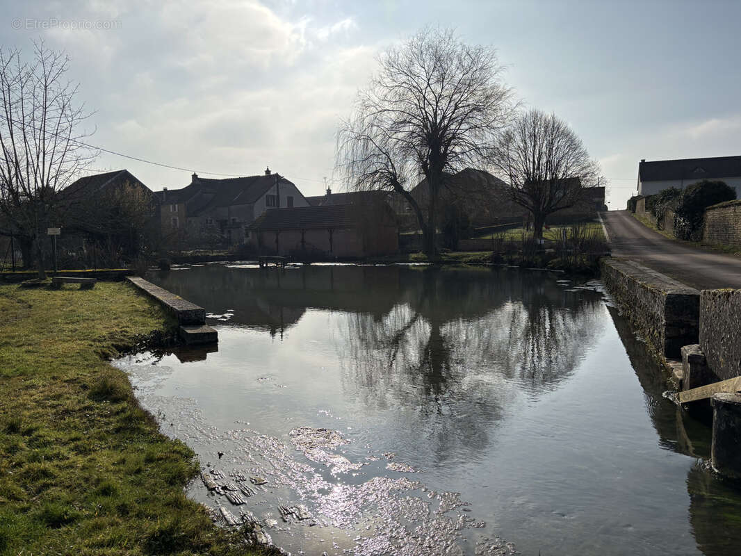 Maison à MONTLIOT-ET-COURCELLES